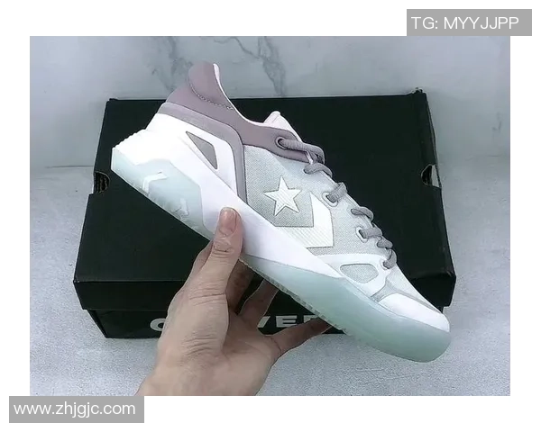 匡威篮球鞋搭配指南如何选择服饰与配件提升整体造型感 匡威篮球鞋搭配指南如何选择服饰与配件提升整体造型感